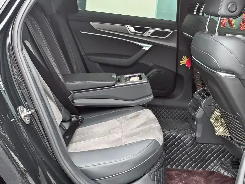 Audi A6L 2023 из CN, фото 3