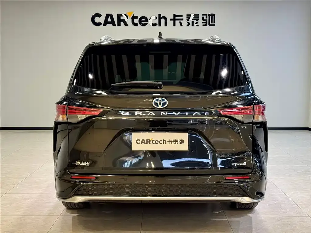 Toyota Granvia 2024 из CN, фото 4