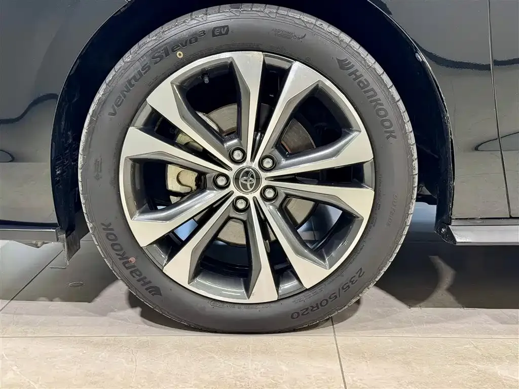 Toyota Granvia 2024 из CN, фото 8