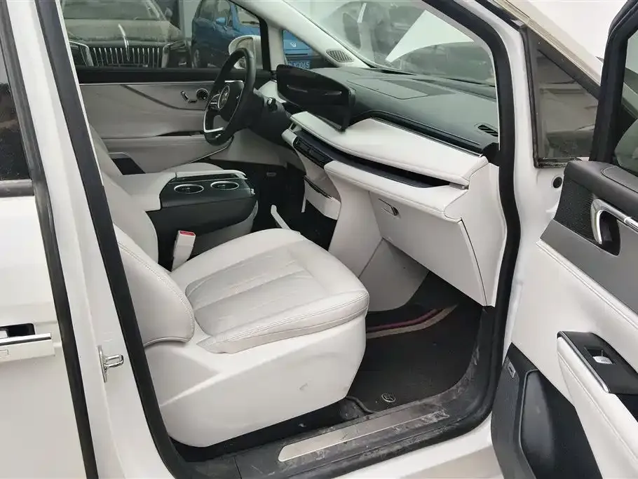 Buick GL8 Hybrid — фото 4