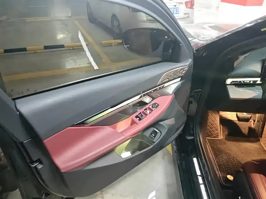BMW 5 Series 2025 из CN, фото 2