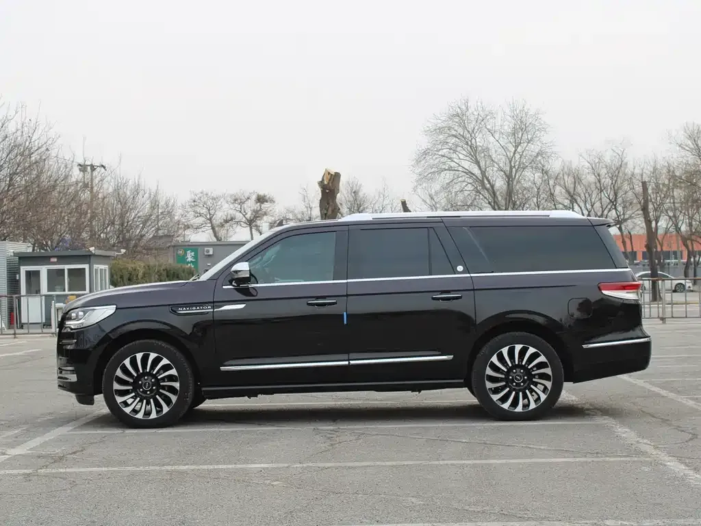 Lincoln Navigator One 2023 из CN, фото 4
