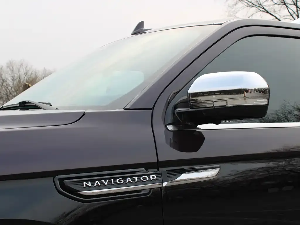 Lincoln Navigator One 2023 из CN, фото 2