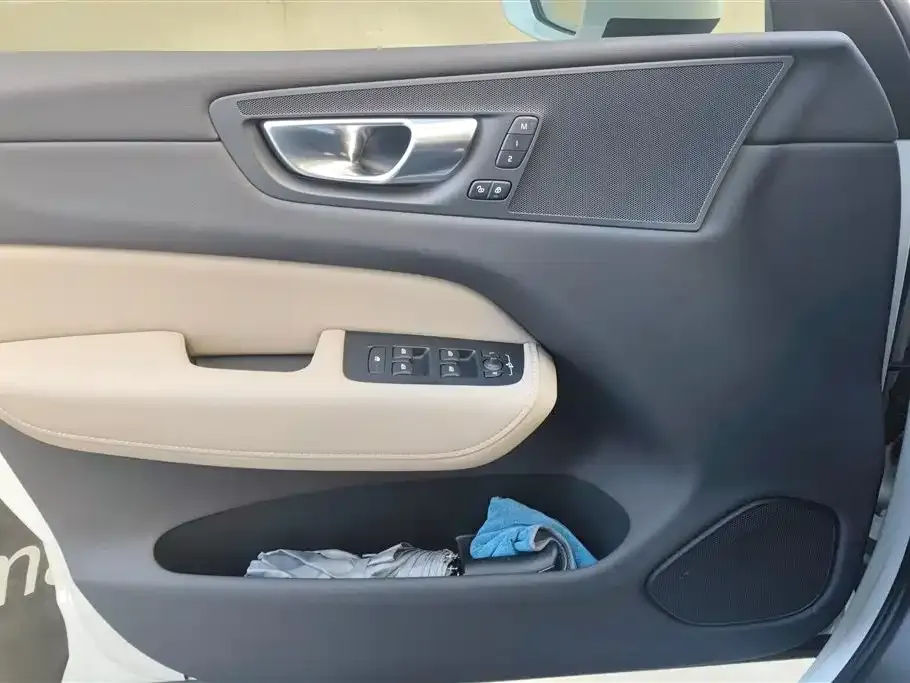 Volvo XC60 2025 из CN, фото 2