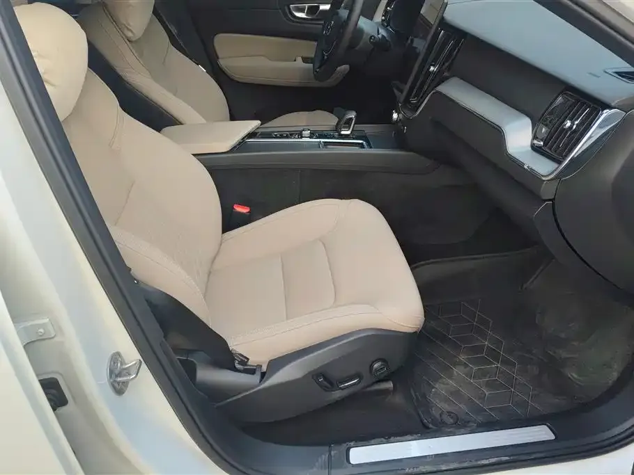 Volvo XC60 2025 из CN, фото 4