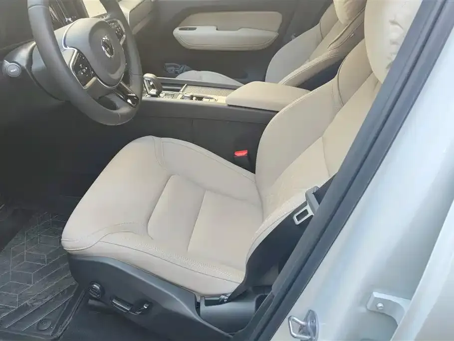 Volvo XC60 2025 из CN, фото 9