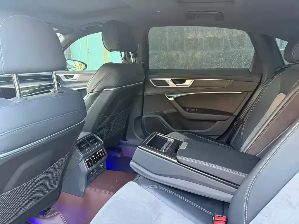 Audi A6L 2023 из CN, фото 5