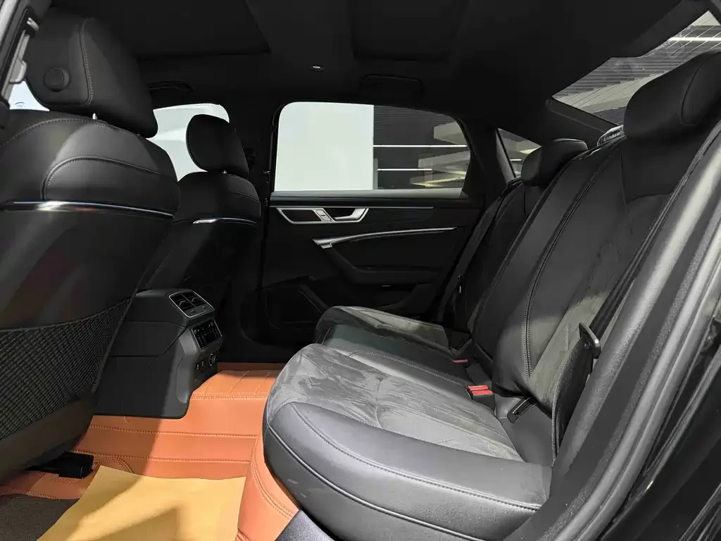 Audi A6L 2024 из CN, фото 9