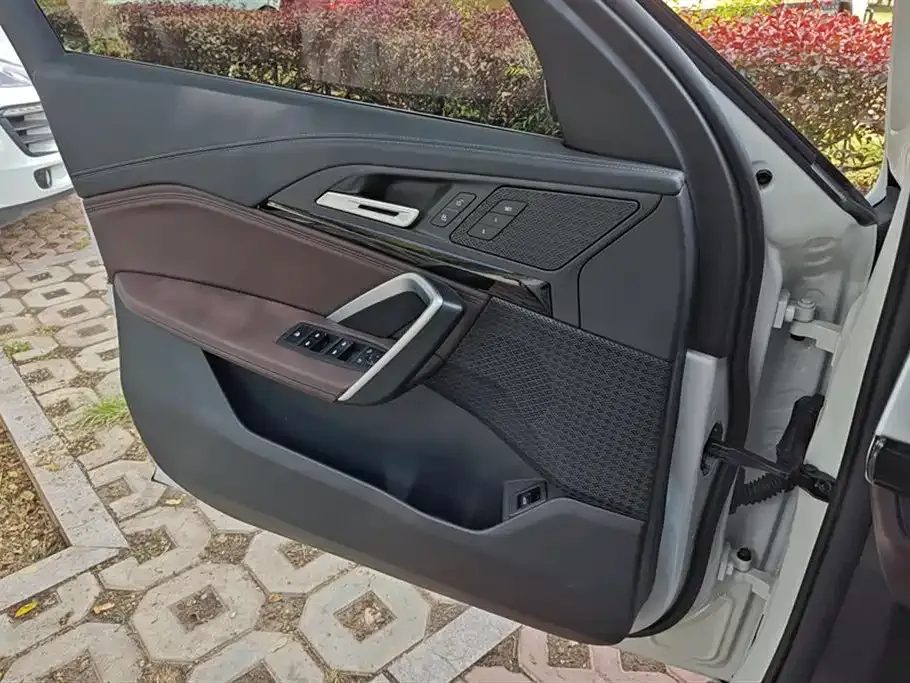 BMW iX1 2024 из CN, фото 9