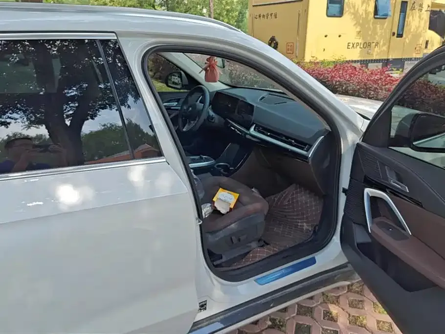 BMW iX1 2024 из CN, фото 4