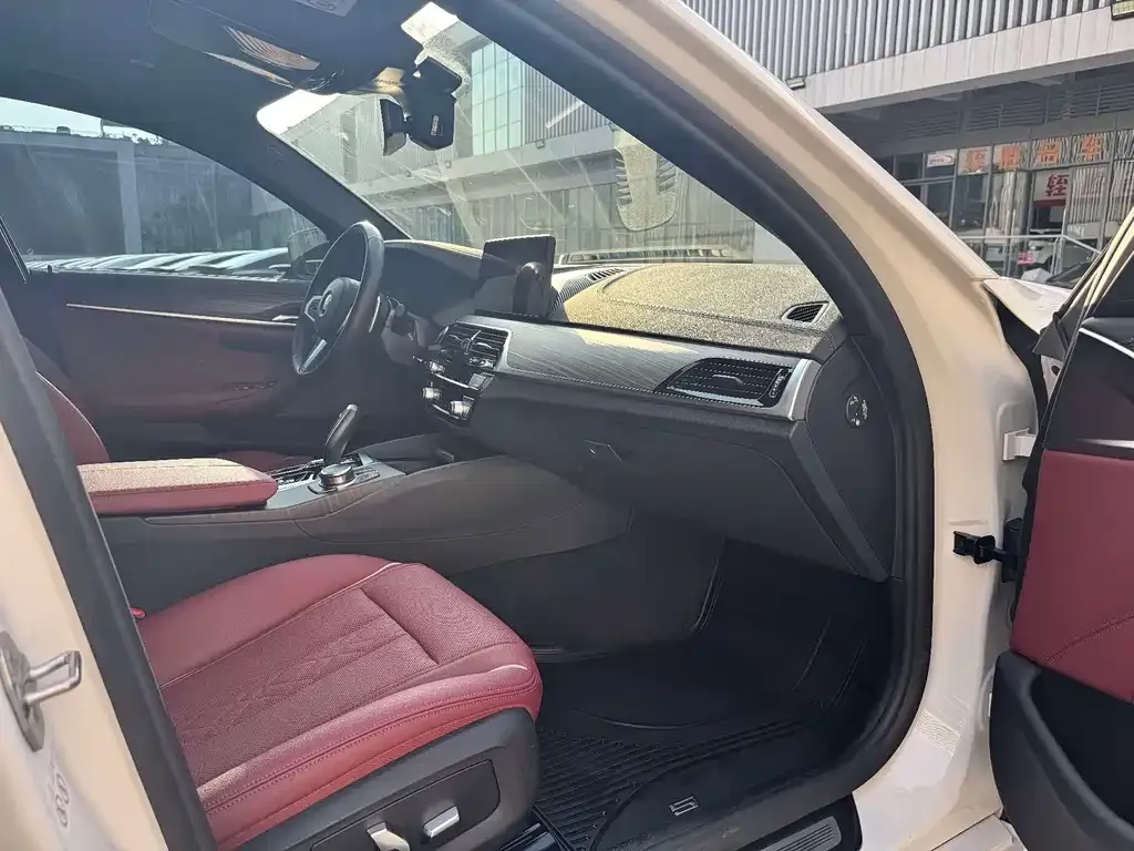 BMW 5 Series 2022 из CN, фото 2