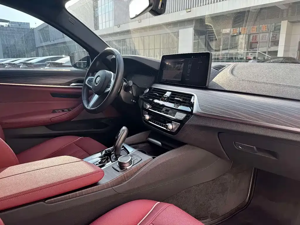 BMW 5 Series 2022 из CN, фото 5