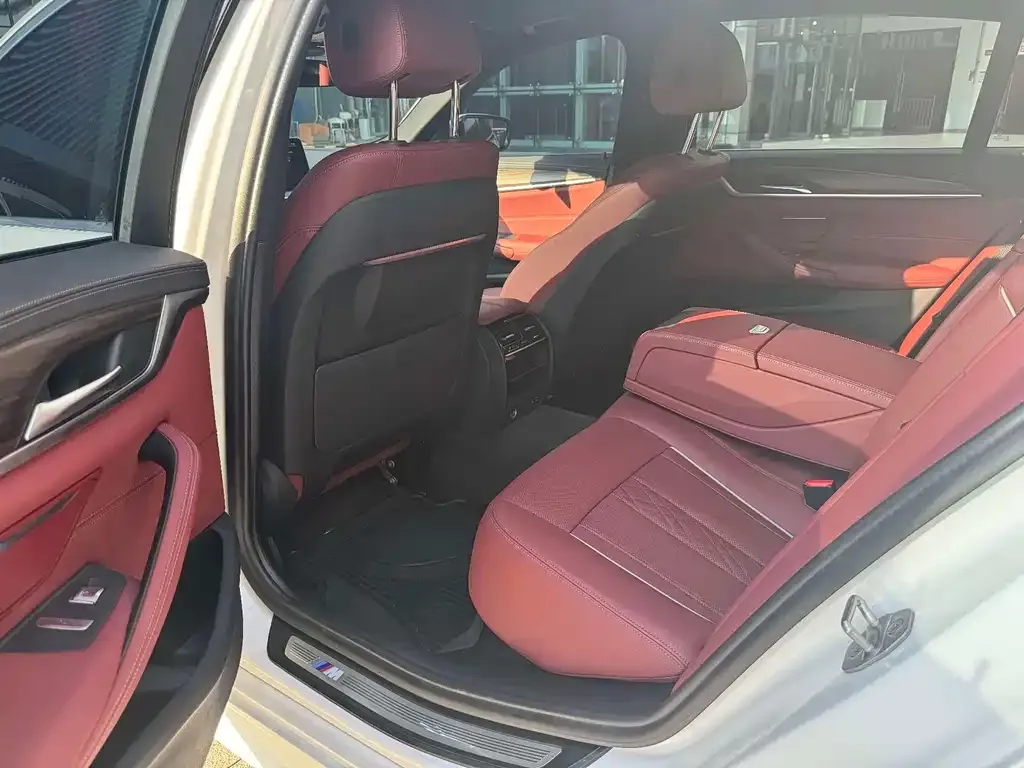 BMW 5 Series 2022 из CN, фото 4