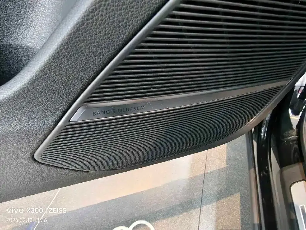 Audi Q7 2024 из CN, фото 9
