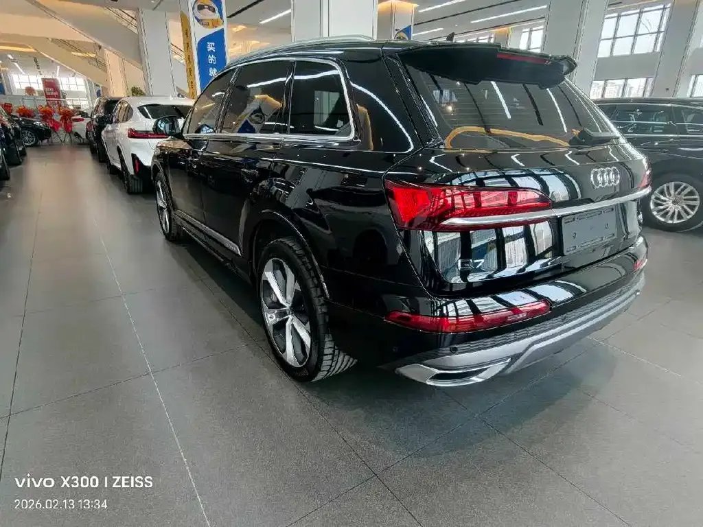 Audi Q7 2024 из CN, фото 5