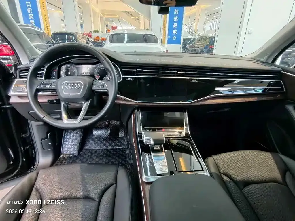 Audi Q7 2024 из CN, фото 4
