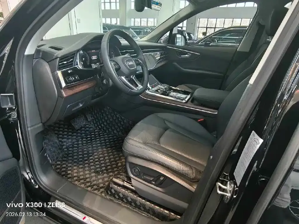 Audi Q7 2024 из CN, фото 6