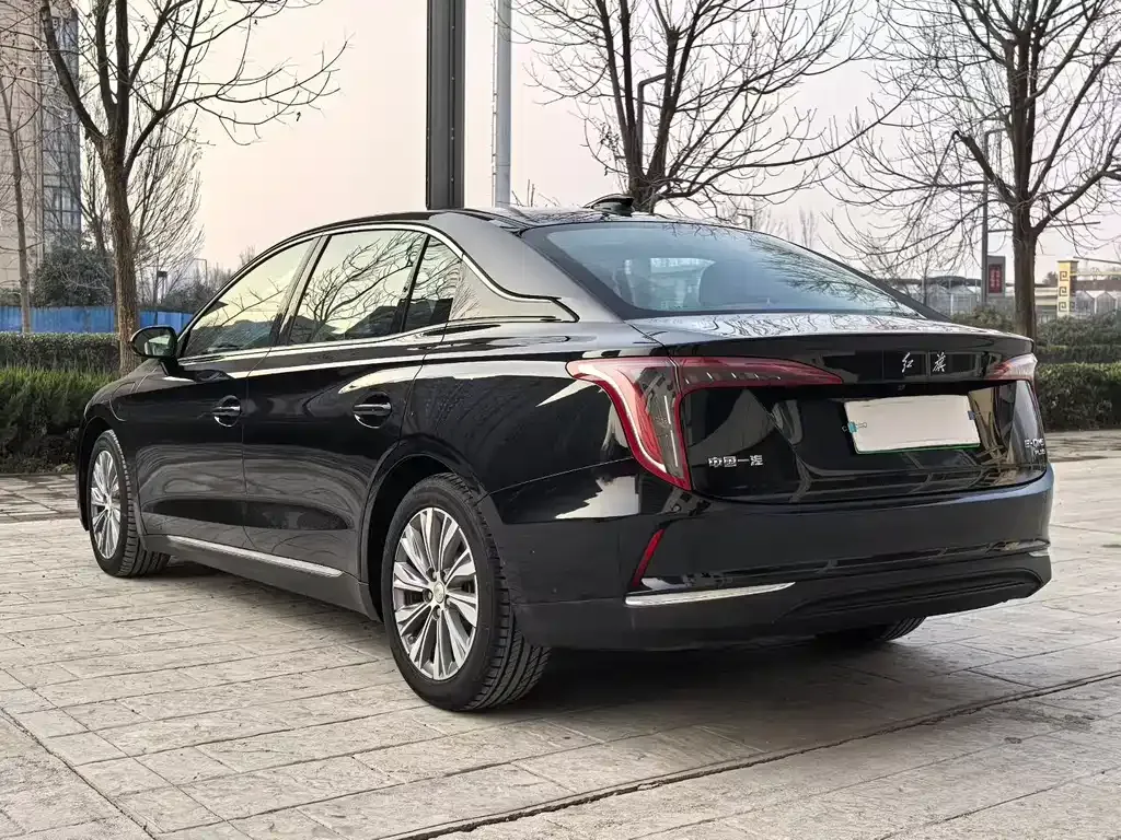 Hongqi E-QM5 — фото 9