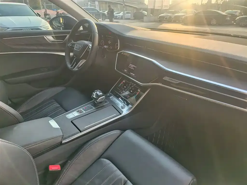 Audi A6L 2023 из CN, фото 2