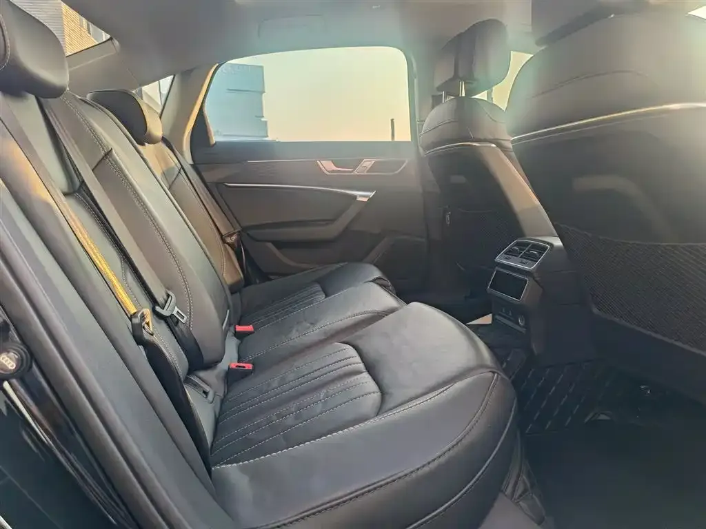 Audi A6L 2023 из CN, фото 3