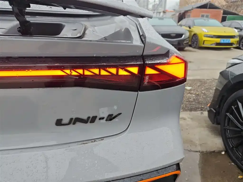 Changan UNI-V 2023 из CN, фото 3
