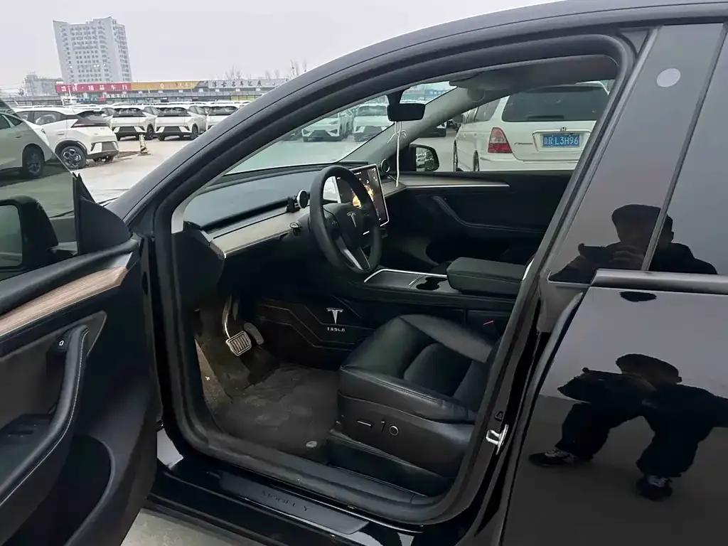 Tesla Model Y 2023 из CN, фото 3