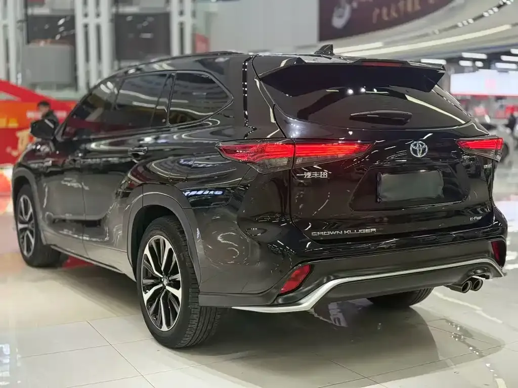 Toyota Crown Kluger 2022 из CN, фото 2