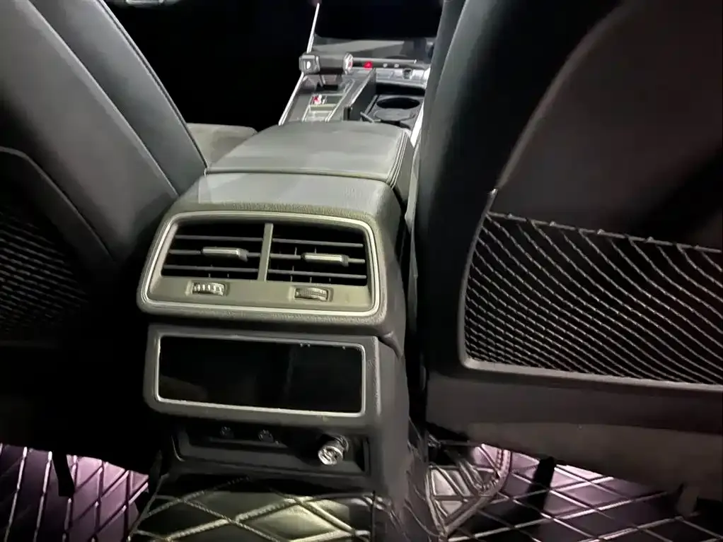 Audi A6L 2024 из CN, фото 4