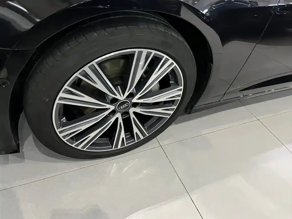 Audi A6L 2024 из CN, фото 6