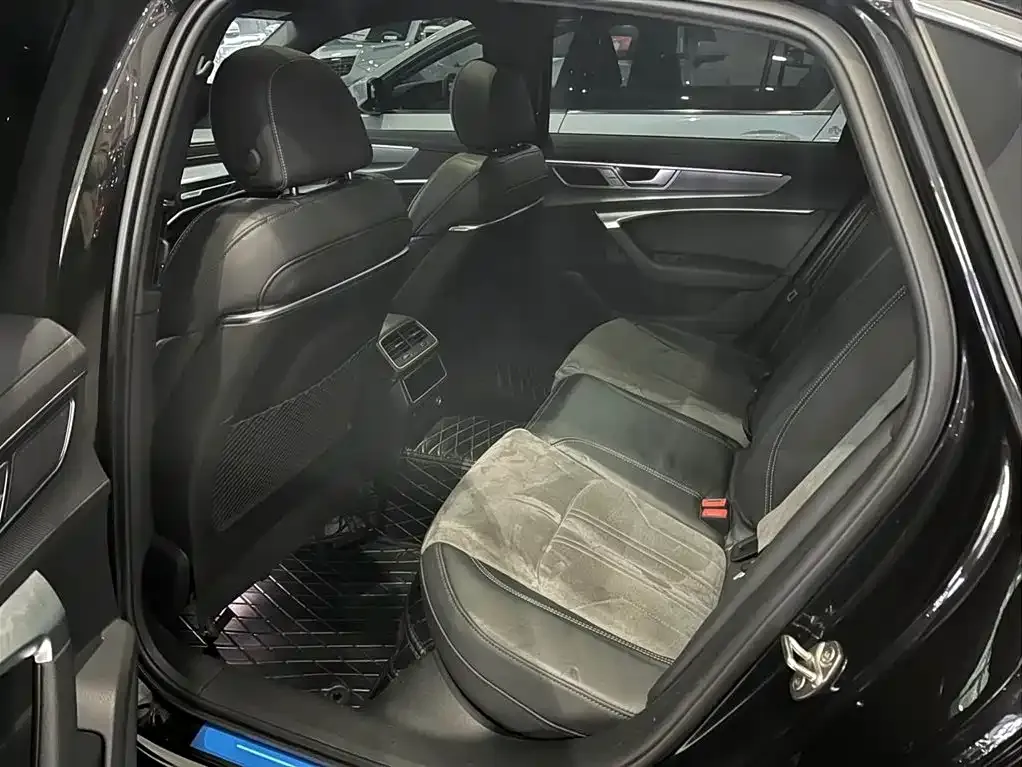 Audi A6L 2024 из CN, фото 10