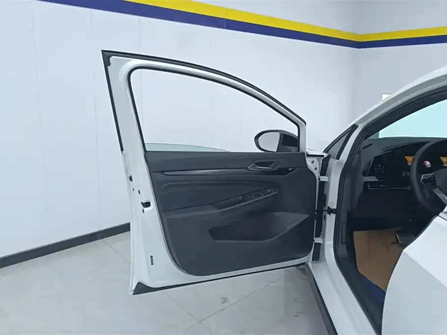 Volkswagen Golf 2023 из CN, фото 9