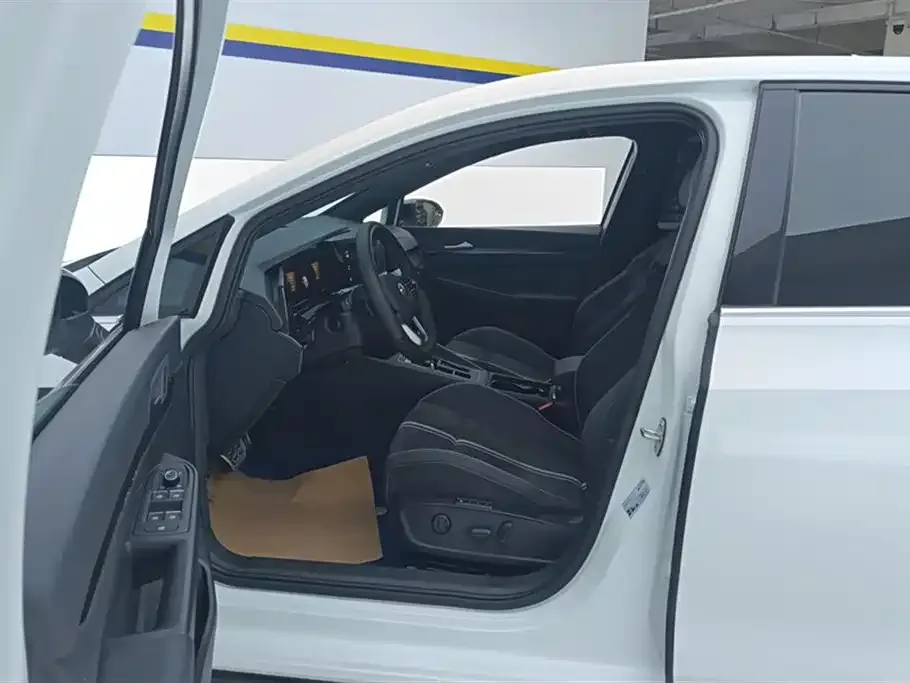 Volkswagen Golf 2023 из CN, фото 7