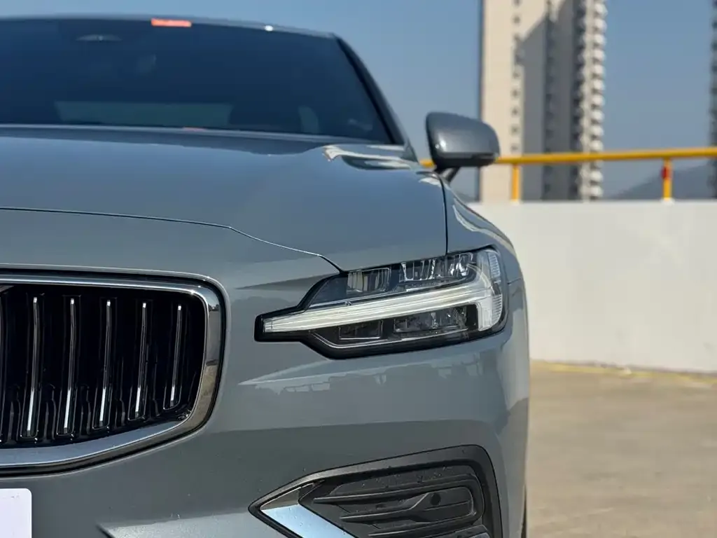 Volvo S60 2022 из CN, фото 9