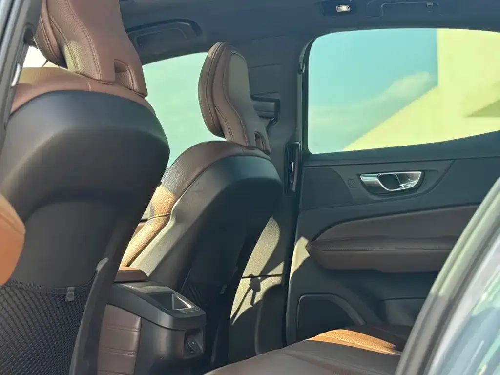 Volvo S60 2022 из CN, фото 8