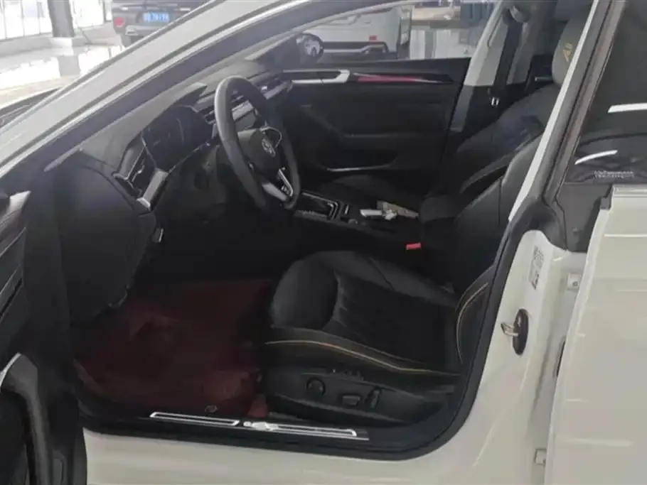 Volkswagen CC 2024 из CN, фото 4