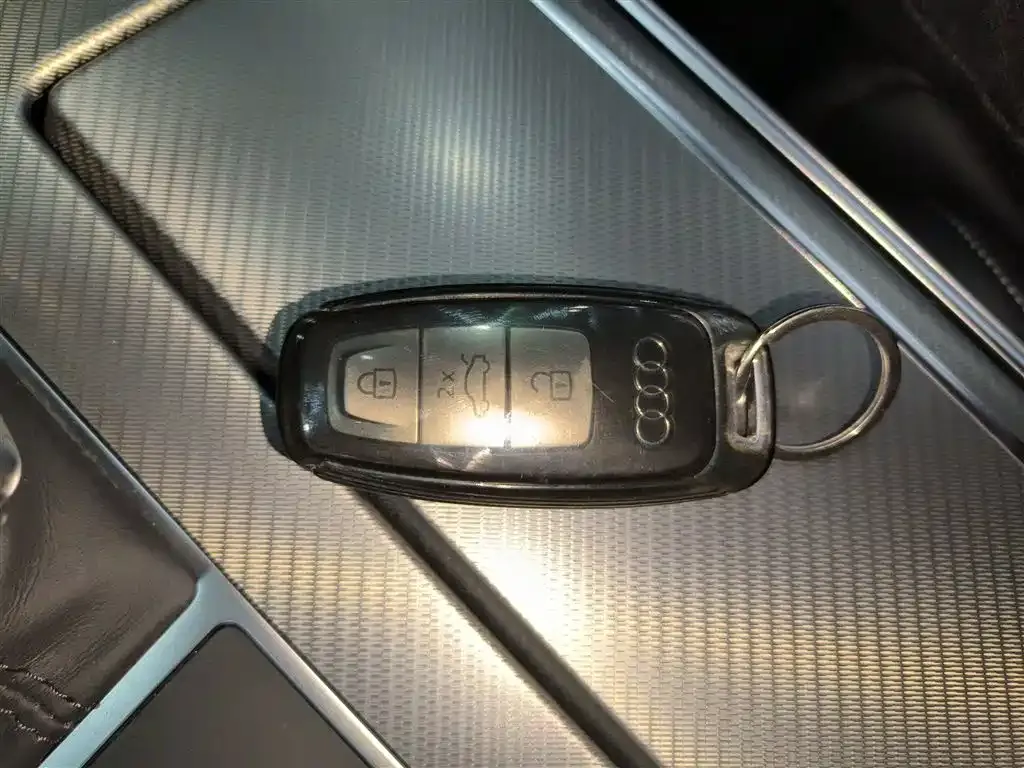 Audi A6L 2024 из CN, фото 8