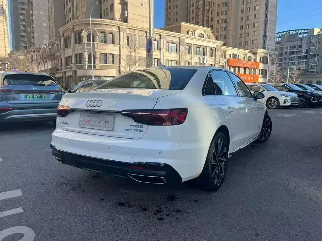 Audi A4L 2022 из CN, фото 8