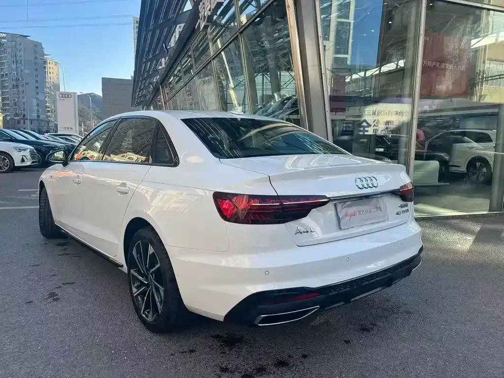 Audi A4L 2022 из CN, фото 9