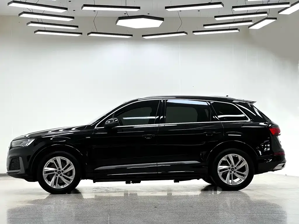 Audi Q7 2023 из CN, фото 3