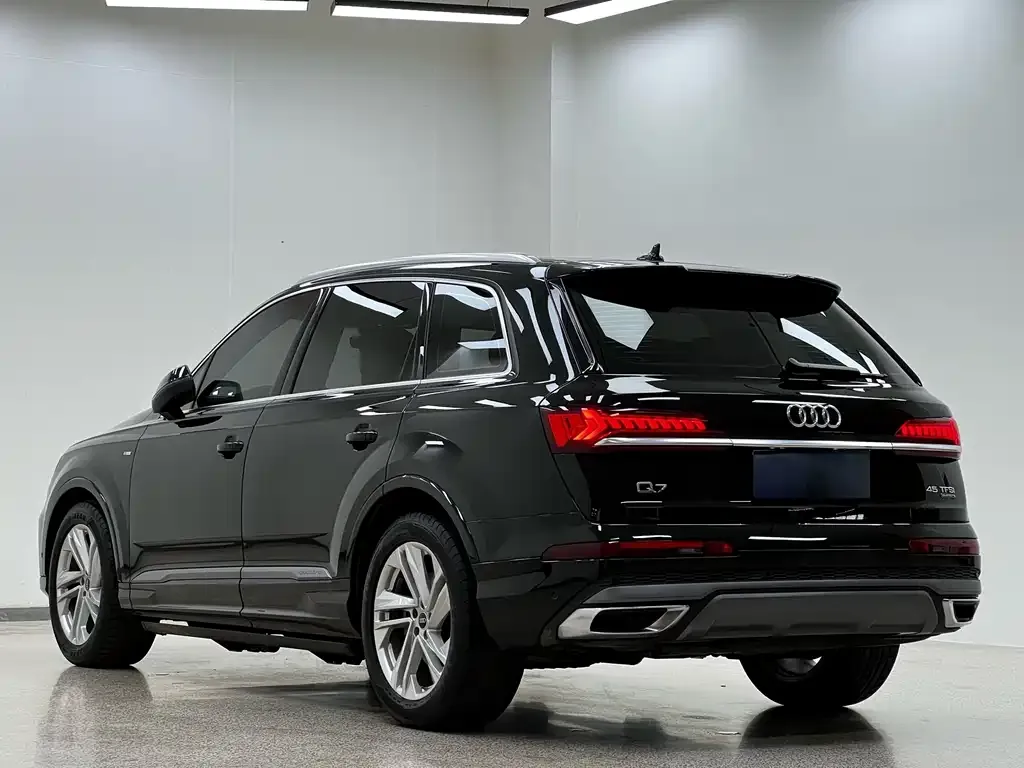 Audi Q7 2023 из CN, фото 8