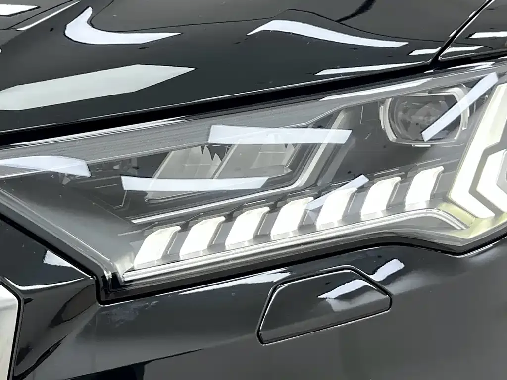 Audi Q7 2023 из CN, фото 4