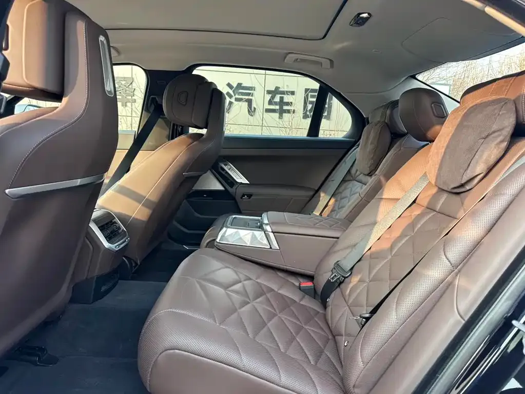 BMW 7 Series 2026 из CN, фото 8