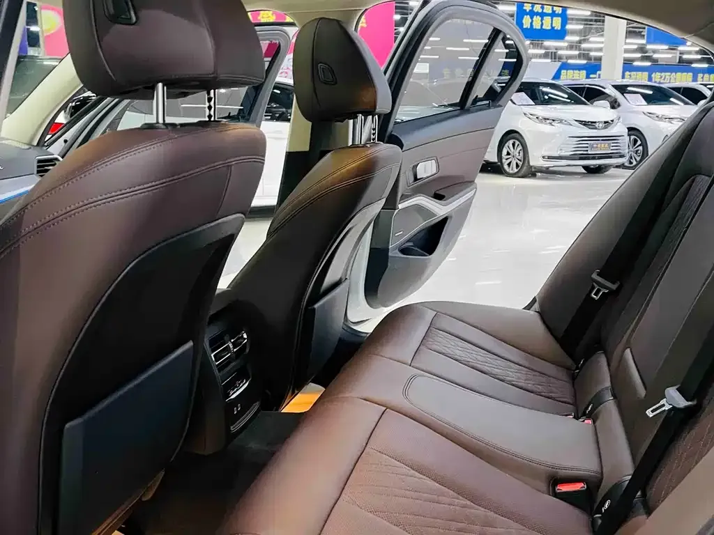 BMW 3 Series 2022 из CN, фото 10