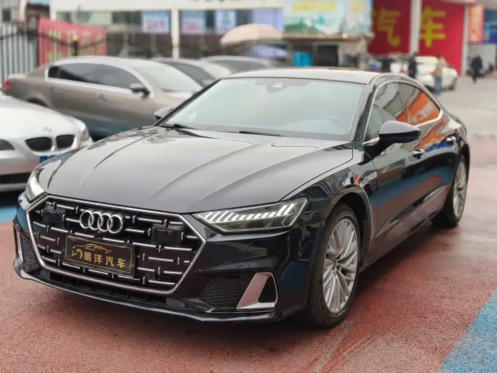 Audi A7L — фото 1