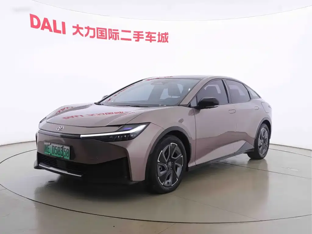 Toyota bZ3 2023 из CN, фото 1
