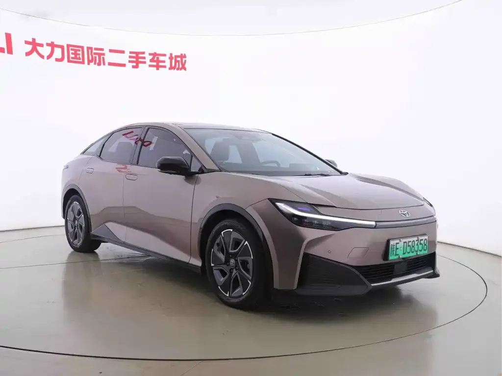 Toyota bZ3 2023 из CN, фото 3