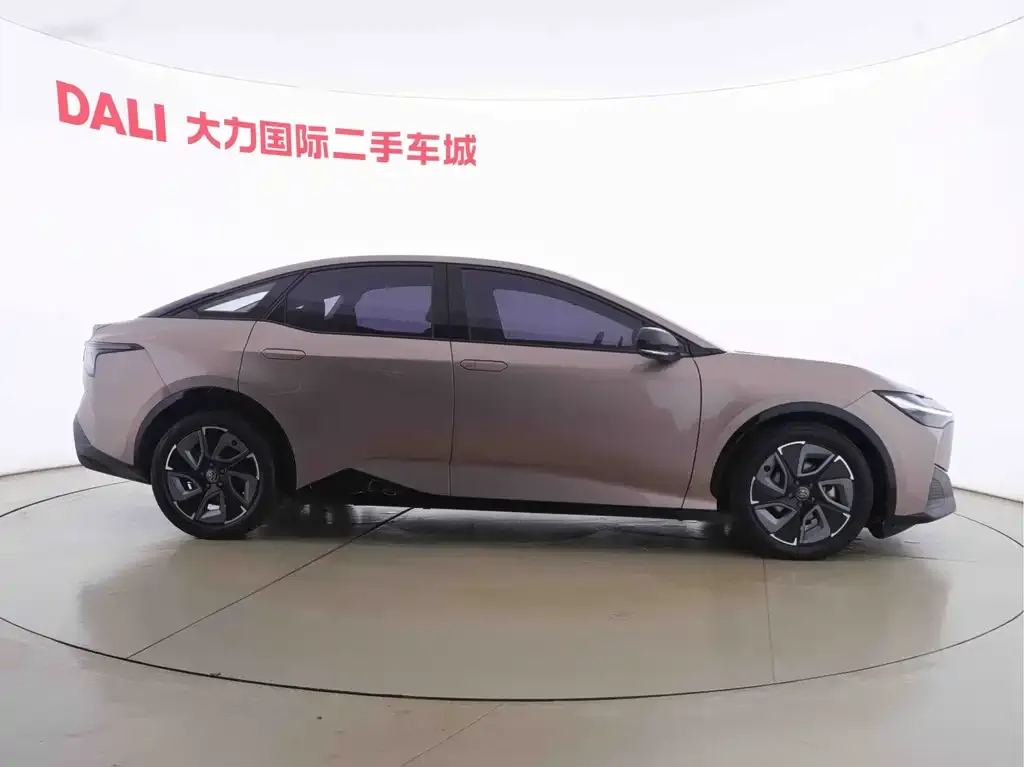 Toyota bZ3 2023 из CN, фото 4