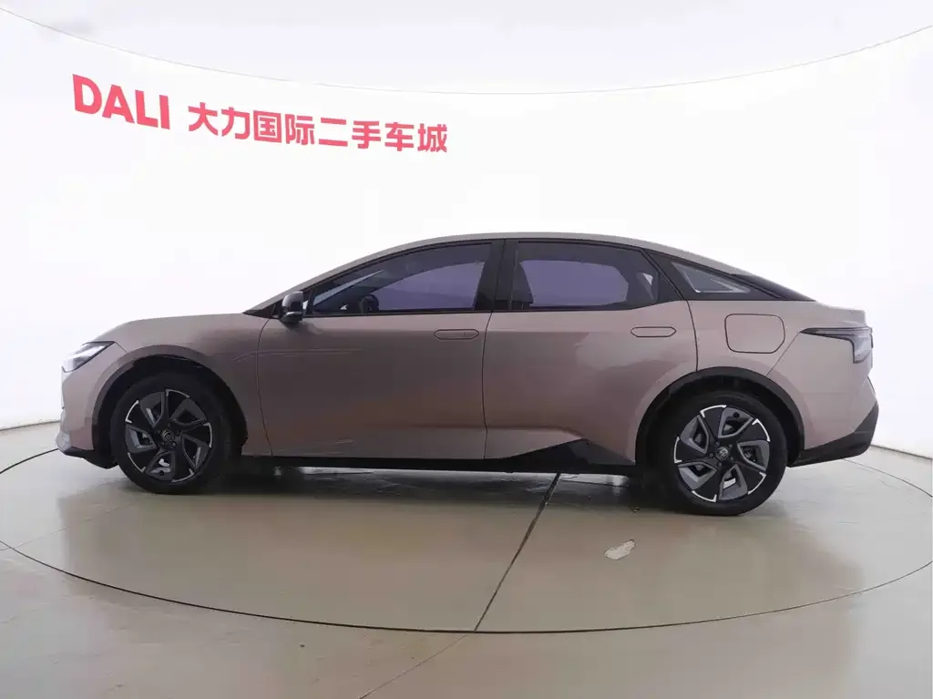 Toyota bZ3 2023 из CN, фото 2