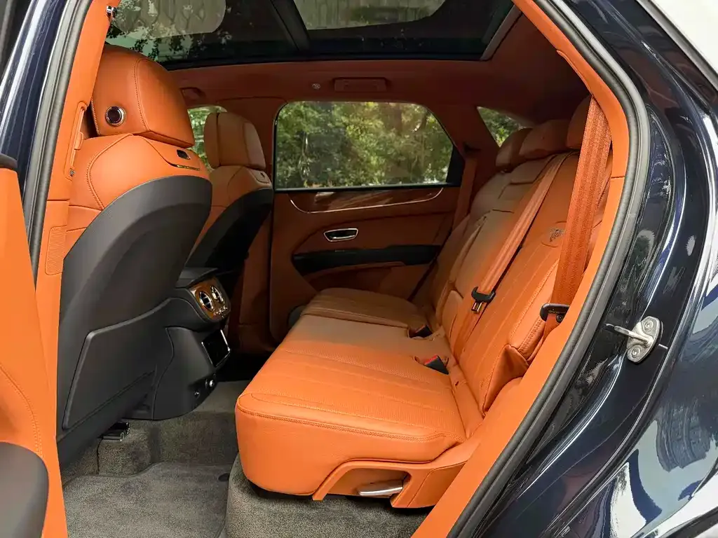 Bentley Bentayga 2024 из CN, фото 2