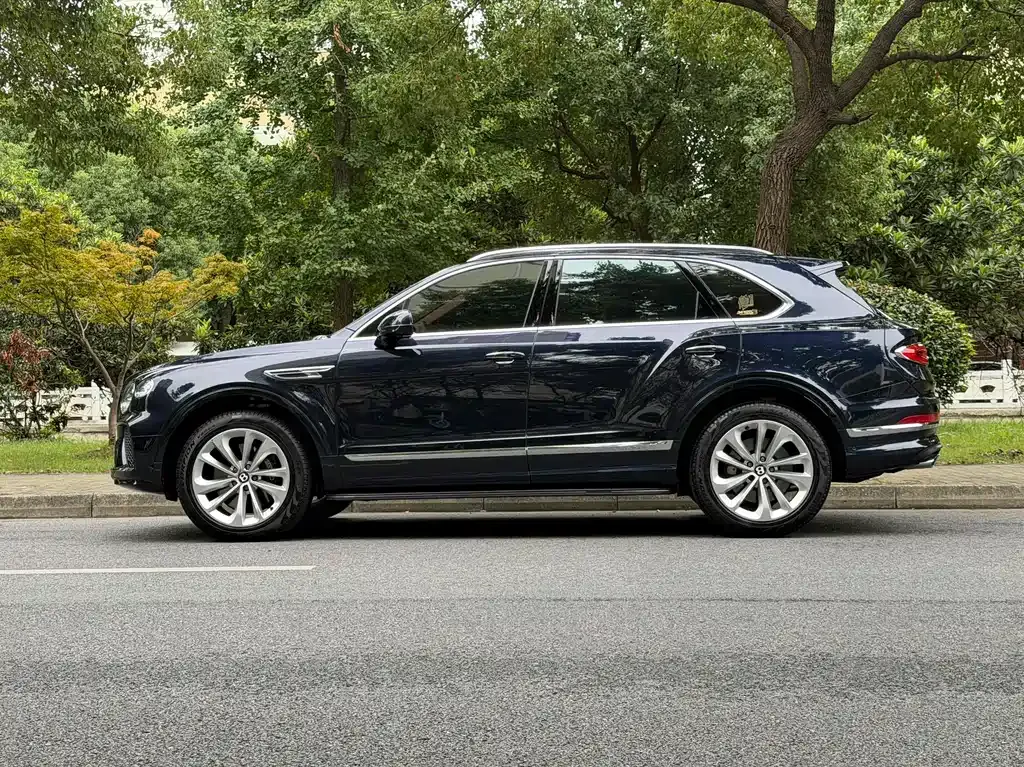Bentley Bentayga 2024 из CN, фото 8